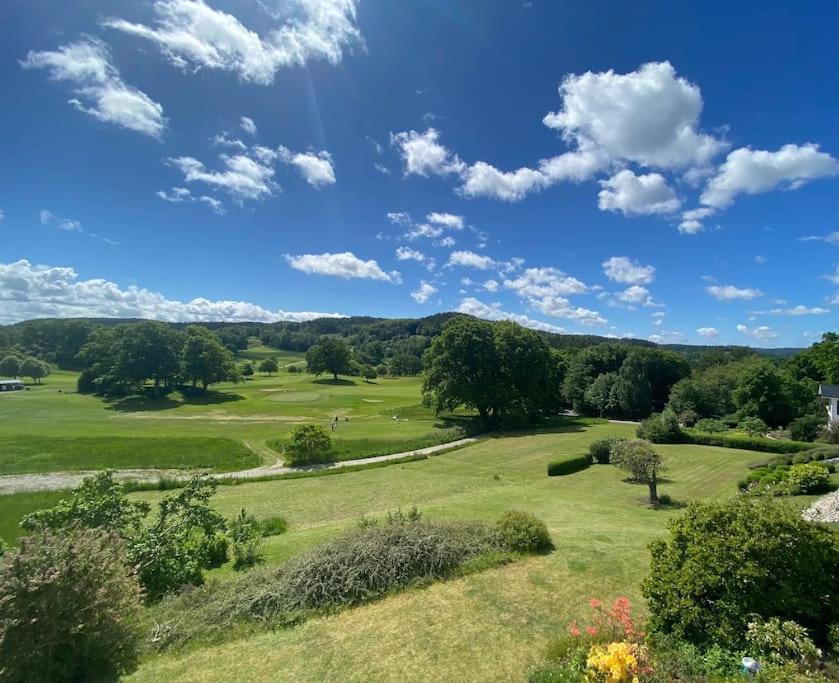 Apartment Right Next To The Golf Course And With The Ocean Just Around The Corner Ljungskile Exterior foto